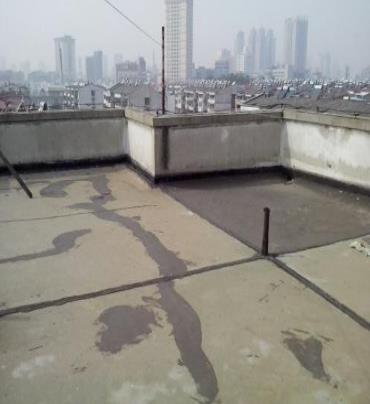 金水区漏水维修 楼顶漏水是什么原因，楼顶漏水维修方法是什么?